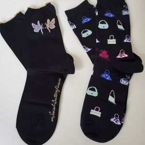2 pair woman's socks